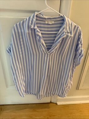 beachlunchlounge Light Blue and White Striped V-Neck Tunic